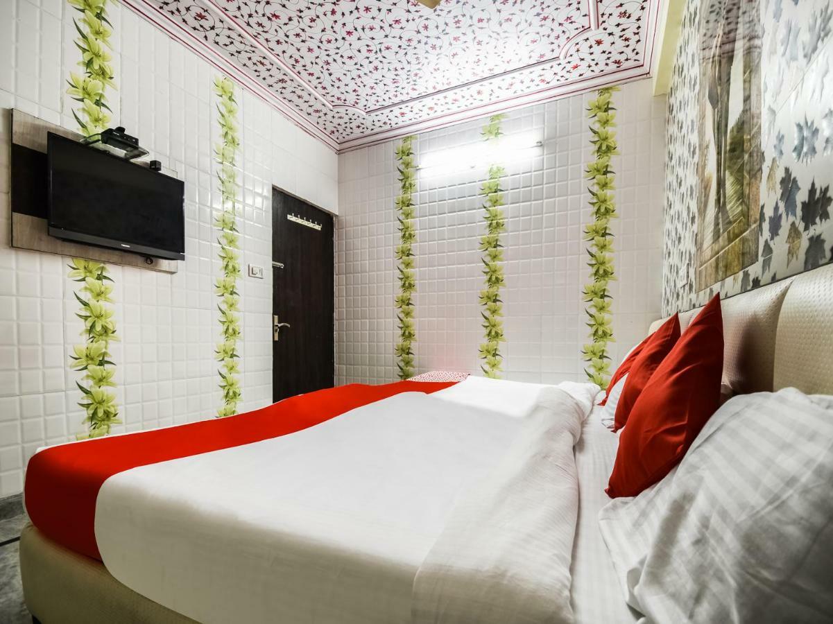โอโย 48665 เกสร พาเลซ Hotel Amer ภายนอก รูปภาพ
