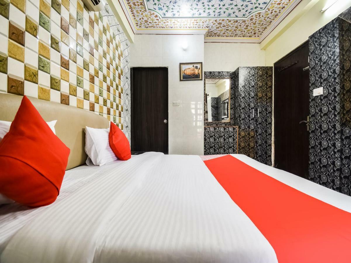 โอโย 48665 เกสร พาเลซ Hotel Amer ภายนอก รูปภาพ