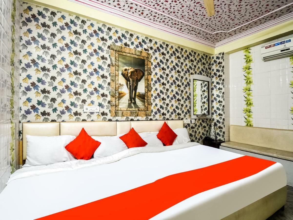 โอโย 48665 เกสร พาเลซ Hotel Amer ภายนอก รูปภาพ