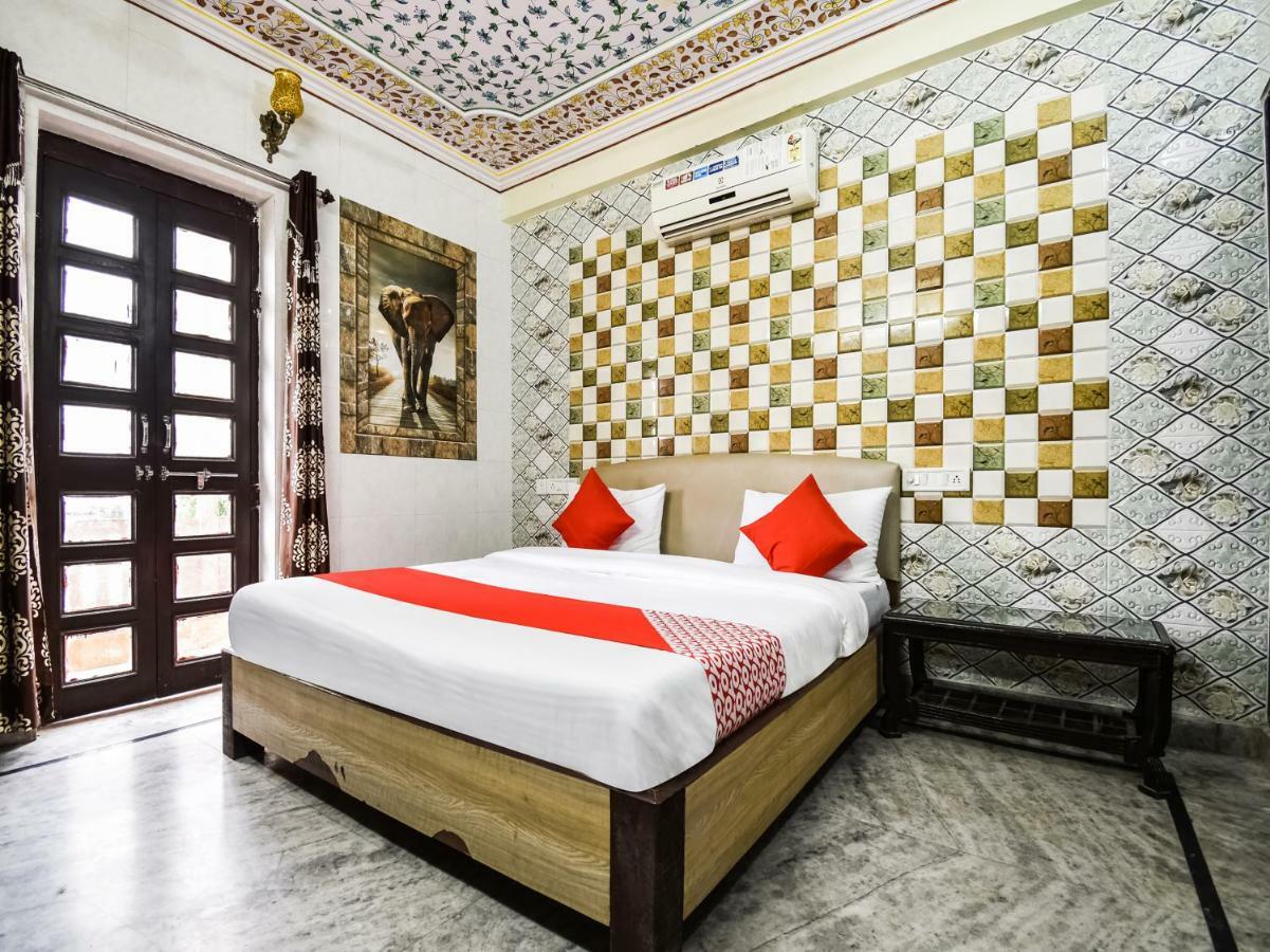 โอโย 48665 เกสร พาเลซ Hotel Amer ภายนอก รูปภาพ