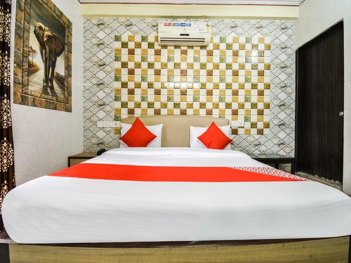 โอโย 48665 เกสร พาเลซ Hotel Amer ภายนอก รูปภาพ