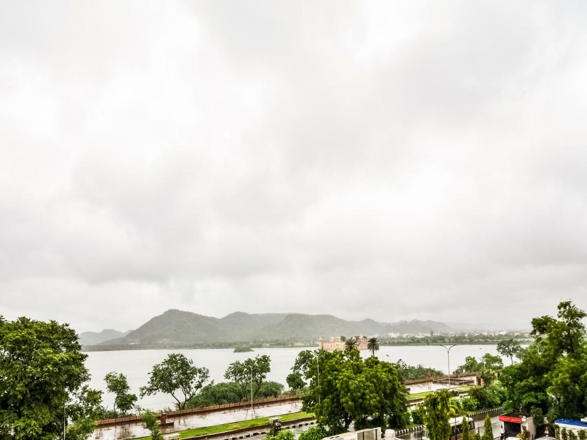 โอโย 48665 เกสร พาเลซ Hotel Amer ภายนอก รูปภาพ