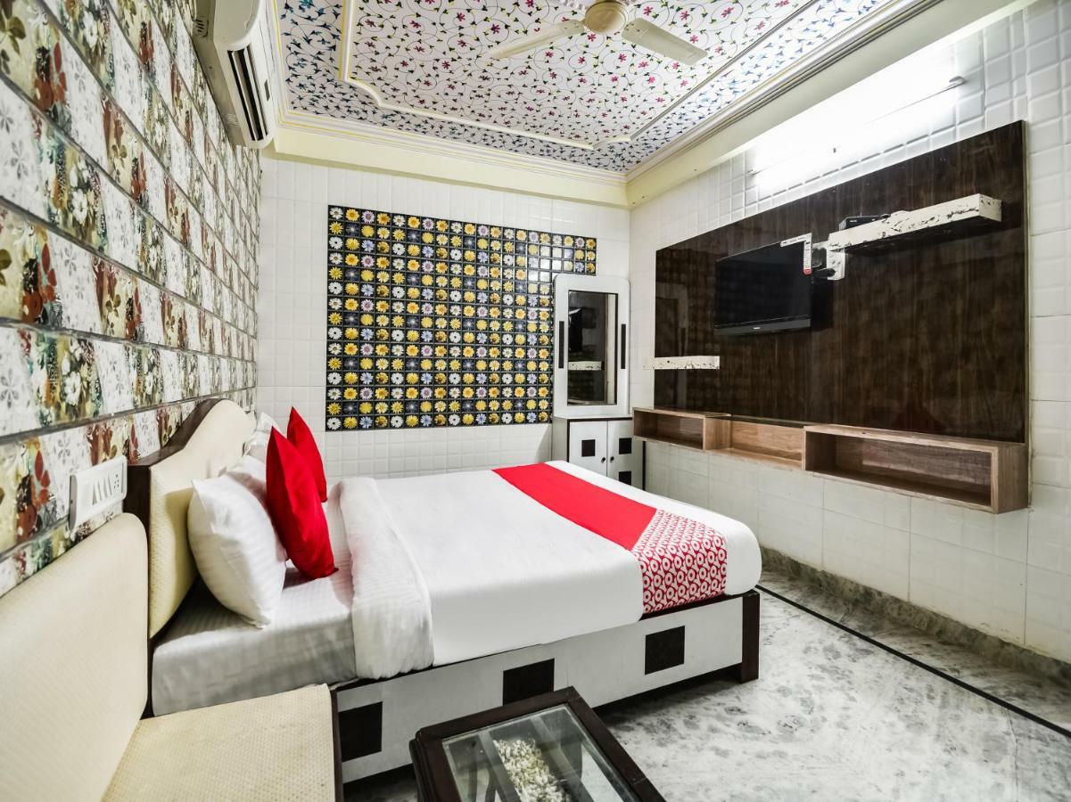 โอโย 48665 เกสร พาเลซ Hotel Amer ภายนอก รูปภาพ