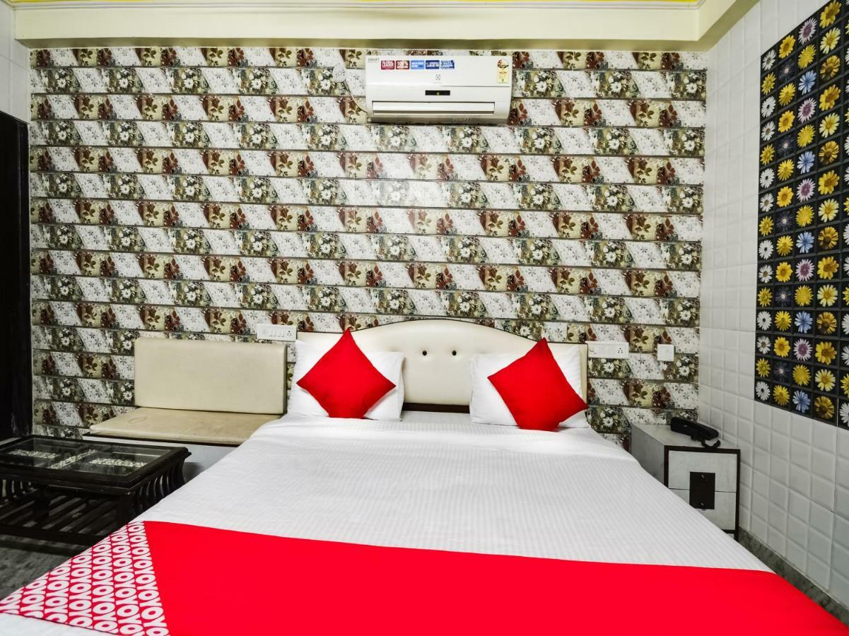 โอโย 48665 เกสร พาเลซ Hotel Amer ภายนอก รูปภาพ