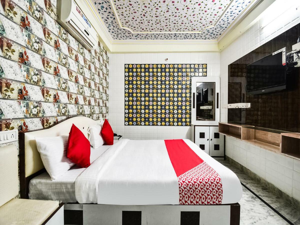 โอโย 48665 เกสร พาเลซ Hotel Amer ภายนอก รูปภาพ